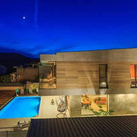 Luxury Krk Ii With Heated Pool 빌라