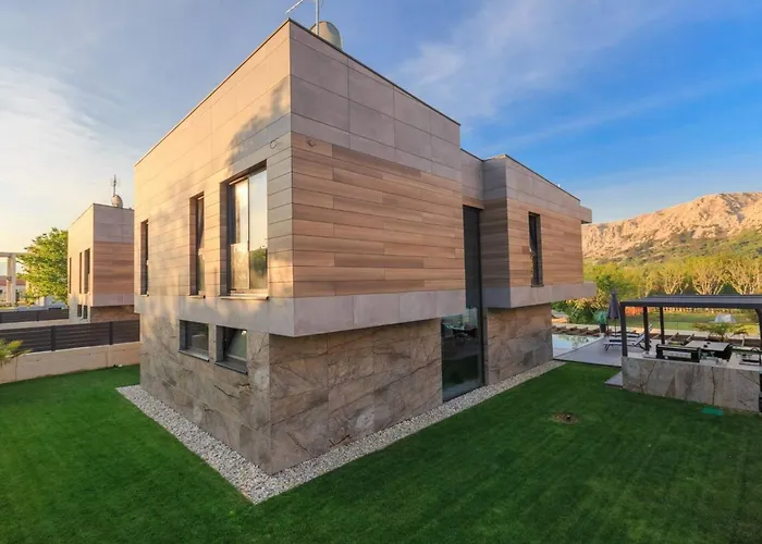 Villa Luxury Krk Ii With Heated Pool